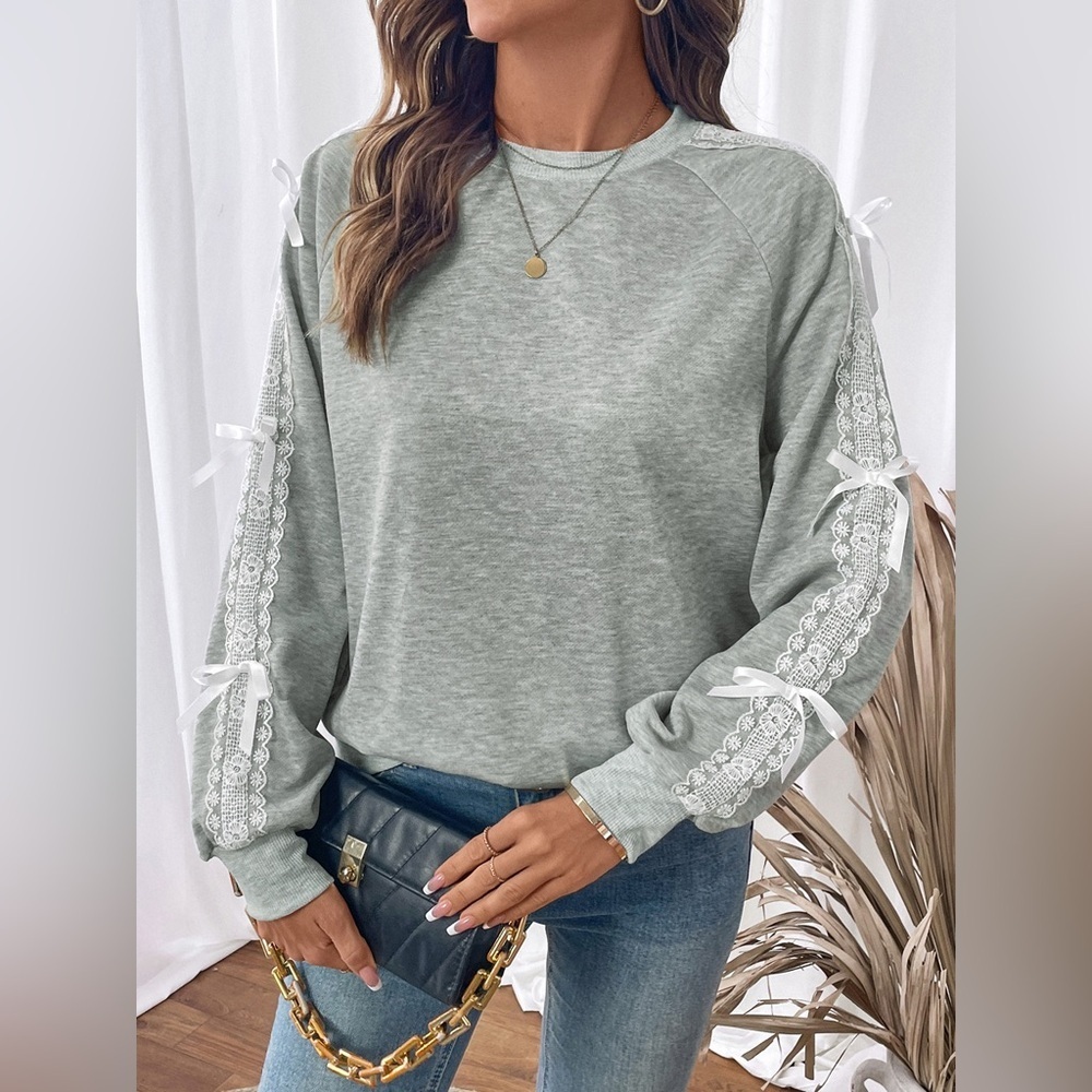 Lace Detail Round Neck Sweatshirt